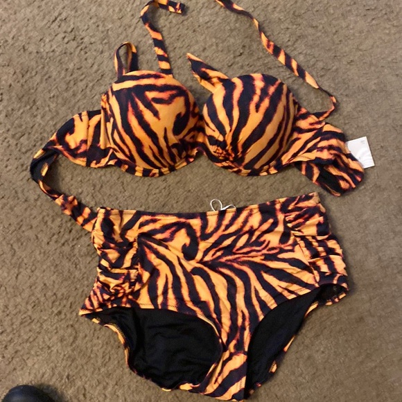 Coastal Waves Womens 2 Piece Swimsuit - Picture 1 of 3